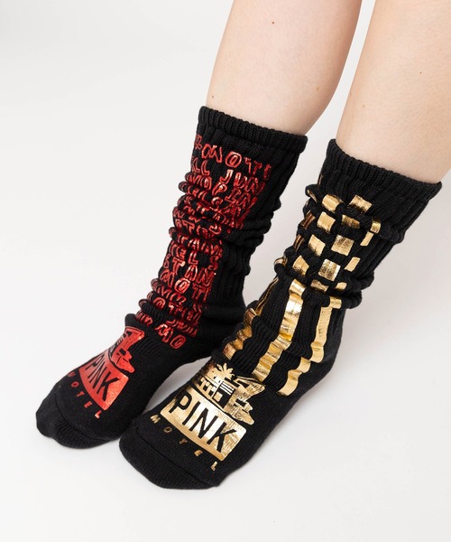 RNA(アールエヌエー)の「E5218 PINK MOTEL スモールジャンクスタンドソックス(ソックス/靴下・レディース・ホワイト×レッド/ホワイト×グリーン/ブラック×シルバー/ブラック×ゴールド・FREE)」の1枚目の写真