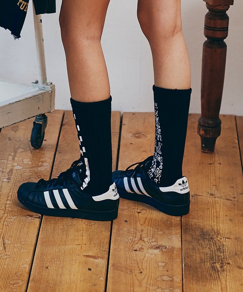 RNA(アールエヌエー)の「E5218 PINK MOTEL スモールジャンクスタンドソックス(ソックス/靴下・レディース・ホワイト×レッド/ホワイト×グリーン/ブラック×シルバー/ブラック×ゴールド・FREE)」の22枚目の写真