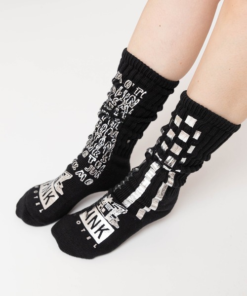 RNA(アールエヌエー)の「E5218 PINK MOTEL スモールジャンクスタンドソックス(ソックス/靴下・レディース・ホワイト×レッド/ホワイト×グリーン/ブラック×シルバー/ブラック×ゴールド・FREE)」の8枚目の写真