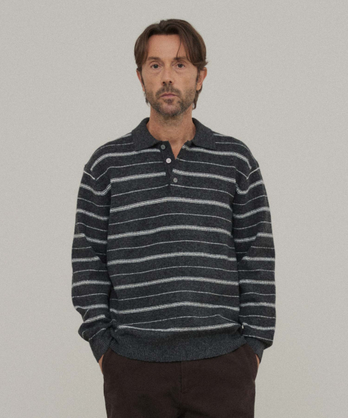 WMC(ダブリューエムシー)の「ストライプカラー ニット_GREY(ニット/セーター・メンズ・チャコールグレー・LARGE/X-LARGE/MEDIUM)」の1枚目の写真