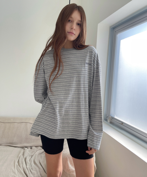 RAVEROUS(レイバーロス)の「オーバーサイズストライプTシャツメランジグレー(Tシャツ/カットソー・レディース・その他・FREE)」の1枚目の写真