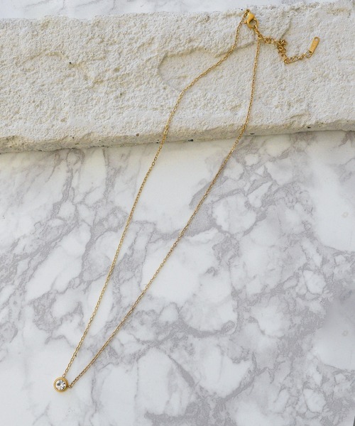 styiro（スタイロ）の「金属アレルギー対応 サークルフレームビジューステンレスネックレス（ネックレス・レディース・ゴールド/シルバー・FREE）」の3枚目の写真