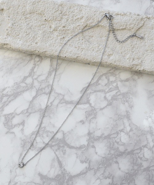 styiro（スタイロ）の「金属アレルギー対応 サークルフレームビジューステンレスネックレス（ネックレス・レディース・ゴールド/シルバー・FREE）」の4枚目の写真