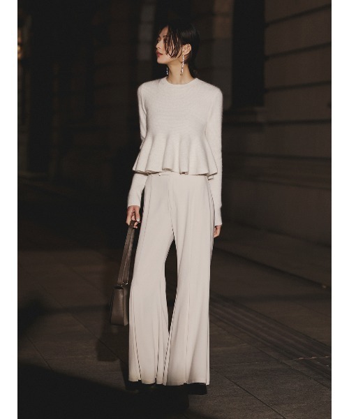 anuans(アニュアンス)の「【ZOZO限定カラー】ペプラムショートニットトップス(ニット/セーター・レディース・アイボリー/ブラック/グレー/ベージュ/レッド/チャコールグレー・S/M)」の9枚目の写真