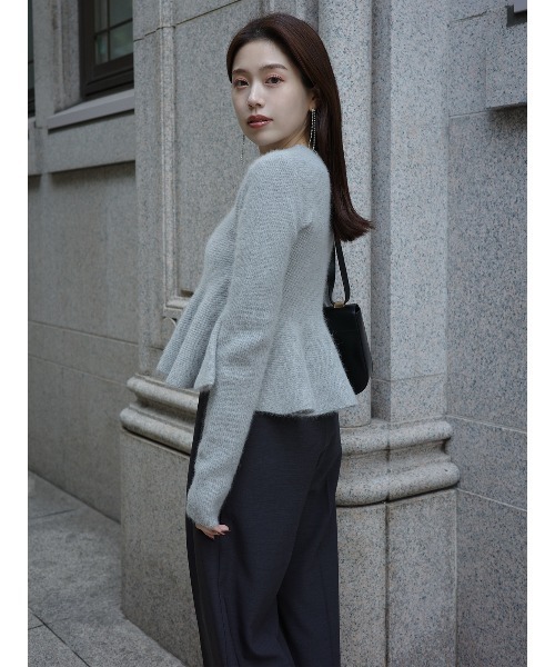 anuans(アニュアンス)の「【ZOZO限定カラー】ペプラムショートニットトップス(ニット/セーター・レディース・アイボリー/ブラック/グレー/ベージュ/レッド/チャコールグレー・S/M)」の22枚目の写真