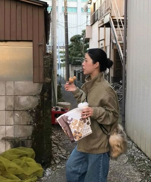 MUWM(ムウム)の「ファーリーパーバッグ Furry Paw Bag (2カラー)(メッセンジャーバッグ・レディース・ブラウン/ライトブラウン・FREE)」の13枚目の写真