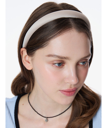 L'OMBRILLANT（ロンブリアン）の「Satin beige hairband（ヘアバンド）」