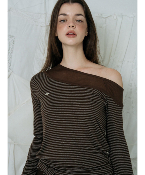 HHIPS（ダブルヒップス）の「ストライプレイヤードタイオフショルダー（ブラウン）（Tシャツ/カットソー・レディース・その他・FREE）」の2枚目の写真