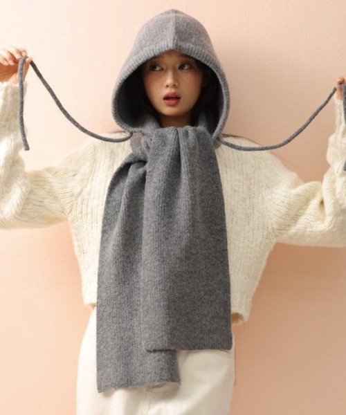 ADDITION STORE(アディションストア)の「【5色展開】\頭まですっぽり/フード型 ニットマフラー / asfm(マフラー・レディース・オフホワイト/グレー/ブルー/ブラック/レッド・FREE)」の1枚目の写真