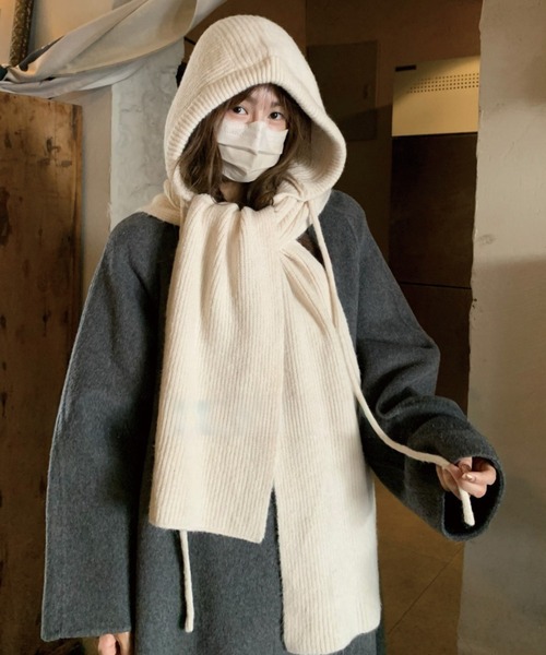 ADDITION STORE(アディションストア)の「【5色展開】\頭まですっぽり/フード型 ニットマフラー / asfm(マフラー・レディース・オフホワイト/グレー/ブルー/ブラック/レッド・FREE)」の2枚目の写真