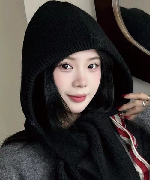 ADDITION STORE(アディションストア)の「【5色展開】\頭まですっぽり/フード型 ニットマフラー / asfm(マフラー・レディース・オフホワイト/グレー/ブルー/ブラック/レッド・FREE)」の3枚目の写真