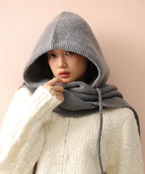 ADDITION STORE(アディションストア)の「【5色展開】\頭まですっぽり/フード型 ニットマフラー / asfm(マフラー・レディース・オフホワイト/グレー/ブルー/ブラック/レッド・FREE)」の11枚目の写真