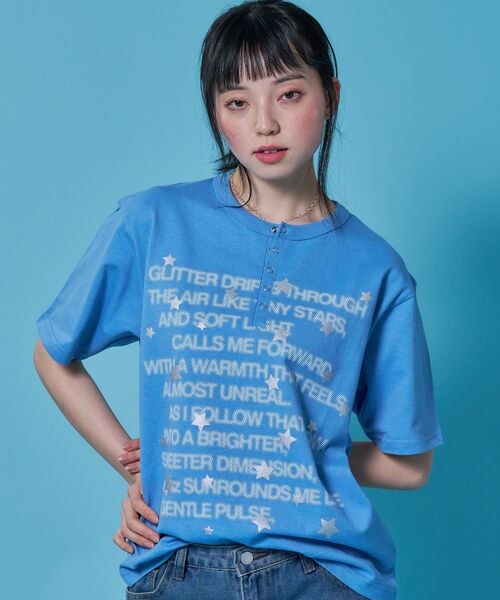 SEQUENZ(シークエンズ)の「※WEB限定 / シルバープリント / ぼかしプリントヘンリーネックT / sqnz silver star henley tee(Tシャツ/カットソー・レディース・ダークネイビー/ホワイト/ブルーグレー/ブラック・LARGE/MEDIUM/SMALL)」の4枚目の写真