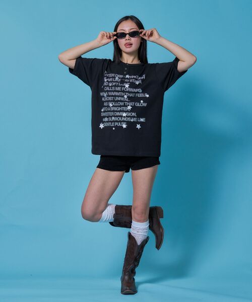 SEQUENZ(シークエンズ)の「※WEB限定 / シルバープリント / ぼかしプリントヘンリーネックT / sqnz silver star henley tee(Tシャツ/カットソー・レディース・ダークネイビー/ホワイト/ブルーグレー/ブラック・LARGE/MEDIUM/SMALL)」の7枚目の写真
