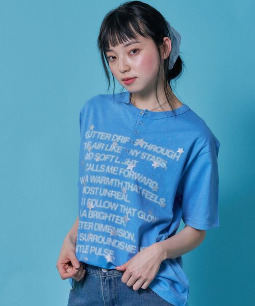SEQUENZ(シークエンズ)の「※WEB限定 / シルバープリント / ぼかしプリントヘンリーネックT / sqnz silver star henley tee(Tシャツ/カットソー・レディース・ダークネイビー/ホワイト/ブルーグレー/ブラック・LARGE/MEDIUM/SMALL)」の16枚目の写真