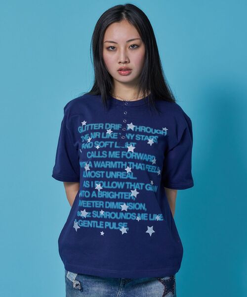 SEQUENZ(シークエンズ)の「※WEB限定 / シルバープリント / ぼかしプリントヘンリーネックT / sqnz silver star henley tee(Tシャツ/カットソー・レディース・ダークネイビー/ホワイト/ブルーグレー/ブラック・LARGE/MEDIUM/SMALL)」の20枚目の写真