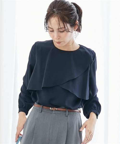 7days Life Styling(セブンデイズライフスタイリング)の「【UVカット/速乾】ストレッチパウダーサテンフリルケープ風長袖ブラウス(シャツ/ブラウス・レディース・オフホワイト/ネイビー・3L/LL/L/M)」の2枚目の写真