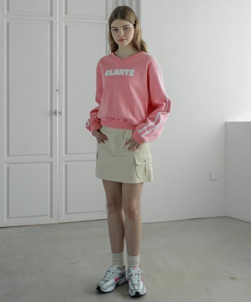 LOSSYROW（ロッシロー）の「Lossy  Line Point V-Neck Sweatshirt_pink（スウェット・レディース・その他・FREE）」の3枚目の写真