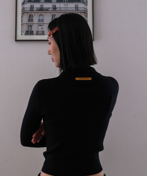 320SHOWROOM(320ショールーム)の「Collar V-Neck Ribbed Knit Sweater Black(ニット/セーター・レディース・ブラック・FREE)」の2枚目の写真