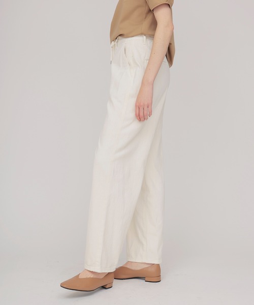 YANUK(ヤヌーク)の「YANUK / Relax LILITH WHITE(リラックスストレートデニム 57162309)(デニムパンツ・レディース・ホワイト・38/36)」の2枚目の写真