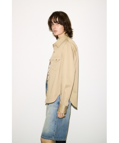 THROW by SLY（スローバイスライ）の「THROW PK LONG SLEEVE TWILL SH  ポケットロングスリーブツイルシャツ 冬服 春服（シャツ/ブラウス・レディース・ベージュ・FREE）」の4枚目の写真