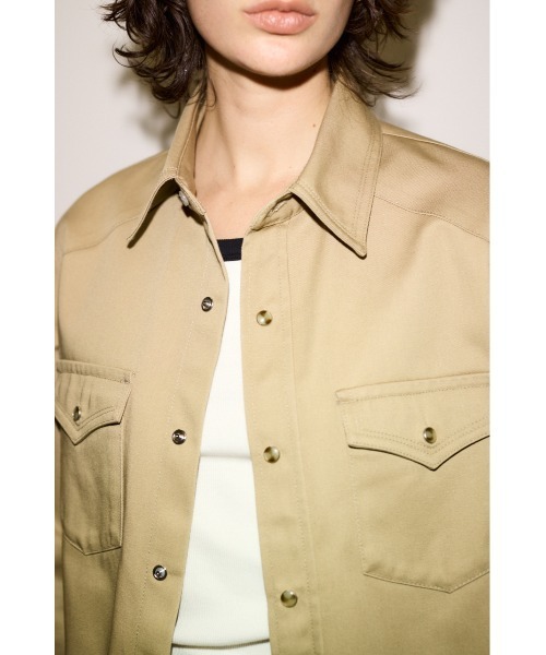 THROW by SLY（スローバイスライ）の「THROW PK LONG SLEEVE TWILL SH  ポケットロングスリーブツイルシャツ 冬服 春服（シャツ/ブラウス・レディース・ベージュ・FREE）」の6枚目の写真