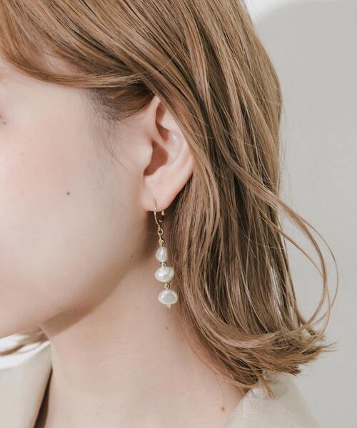 SMELLY(スメリー)の「イビツパールスウィングフープピアス(ピアス(両耳用)・レディース・ゴールド系その他・-)」の7枚目の写真