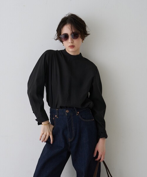 Rouge vif Anna（ルージュヴィフアンナ）の「シアースタンドタイブラウス（シャツ/ブラウス・レディース・グレイッシュベージュ/ホワイト/ブラック・フリー）」の4枚目の写真