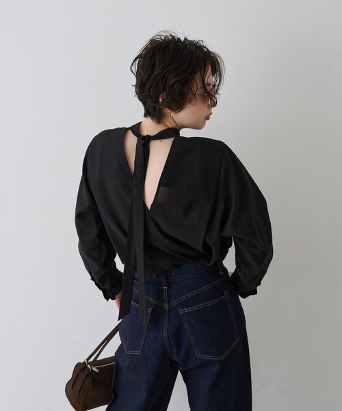 Rouge vif Anna（ルージュヴィフアンナ）の「シアースタンドタイブラウス（シャツ/ブラウス・レディース・グレイッシュベージュ/ホワイト/ブラック・フリー）」の6枚目の写真