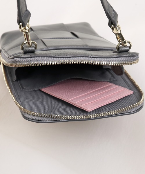 mieno（ミエノ）の「[mieno]イタリアンシープスキンメッシュ スマホポーチ（ショルダーバッグ・レディース・ターコイズブルー/ラベンダー/シルバー/オフホワイト/ブラック・FREE）」の14枚目の写真