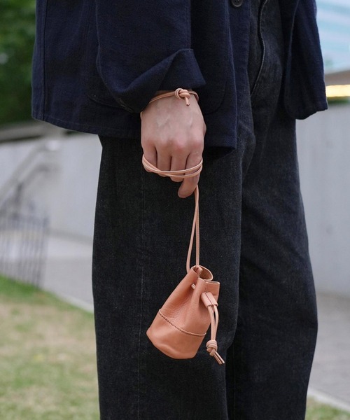 STANDARD SUPPLY(スタンダードサプライ)の「アーツアンドクラフツ / HORSE LEATHER ホースレザー / POUCH SHOULDER ポーチショルダー(ショルダーバッグ・レディース・タン/チョコ/ブラック・FREE)」の6枚目の写真
