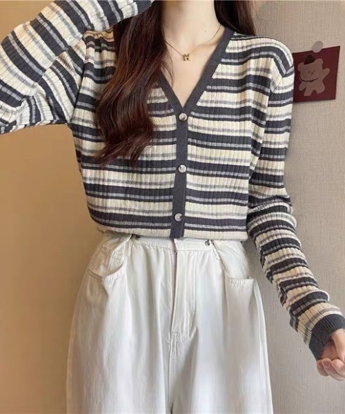 Beststore(ベストストア)の「マルチボーダー柄 Vネックカーディガン長袖(カーディガン/ボレロ・レディース・ネイビー系/グレー系/ブラック系/ブラウン系/ベージュ系・FREE)」の9枚目の写真