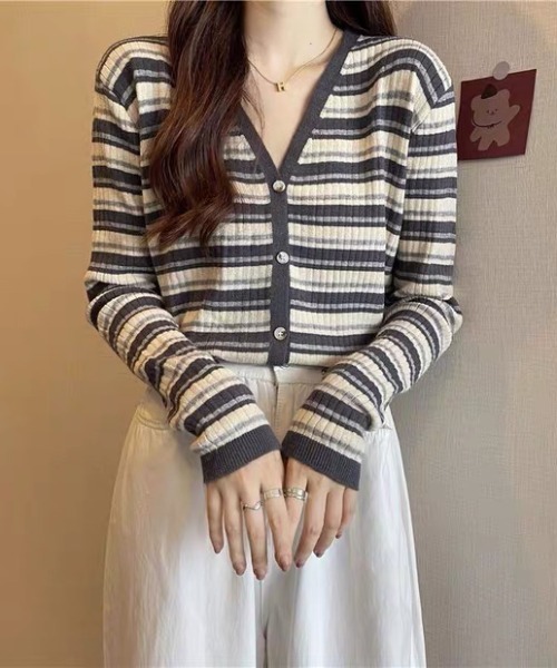 Beststore(ベストストア)の「マルチボーダー柄 Vネックカーディガン長袖(カーディガン/ボレロ・レディース・ネイビー系/グレー系/ブラック系/ブラウン系/ベージュ系・FREE)」の10枚目の写真