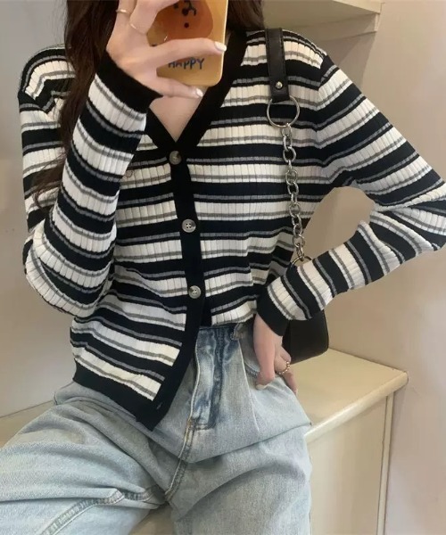 Beststore(ベストストア)の「マルチボーダー柄 Vネックカーディガン長袖(カーディガン/ボレロ・レディース・ネイビー系/グレー系/ブラック系/ブラウン系/ベージュ系・FREE)」の21枚目の写真
