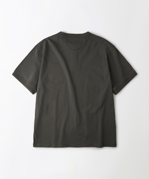 OUTSTANDING(アウトスタンディング)の「HENLEY NECK HALF SLEEVE TEE_CHARCOAL(Tシャツ/カットソー・レディース・その他・SMALL/MEDIUM/LARGE)」の2枚目の写真