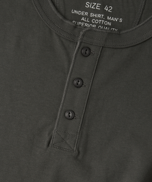 OUTSTANDING(アウトスタンディング)の「HENLEY NECK HALF SLEEVE TEE_CHARCOAL(Tシャツ/カットソー・レディース・その他・SMALL/MEDIUM/LARGE)」の4枚目の写真