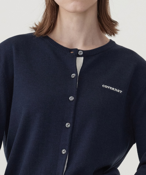 COVERNAT WOMAN(カバーナットウーマン)の「ウィメンズベーシッククーパー ロゴカーディガン ネイビー(カーディガン/ボレロ・レディース・その他・WS/WM)」の4枚目の写真