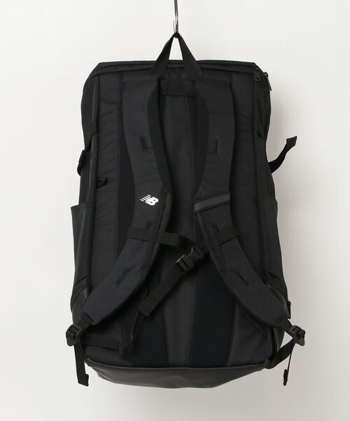 NEW BALANCE(ニューバランス)の「トップローディングバックパック40L(バックパック/リュック・メンズ・ブラック×ゴールド/ブラック×ホワイト・ONE SIZE)」の4枚目の写真