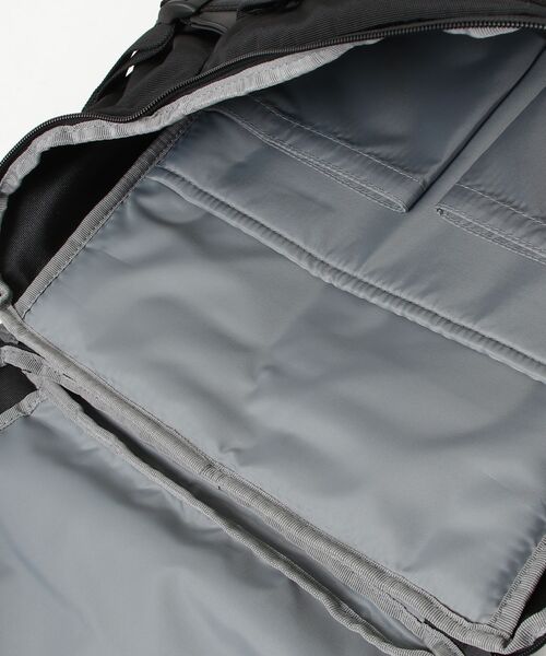 NEW BALANCE(ニューバランス)の「トップローディングバックパック40L(バックパック/リュック・メンズ・ブラック×ゴールド/ブラック×ホワイト・ONE SIZE)」の20枚目の写真