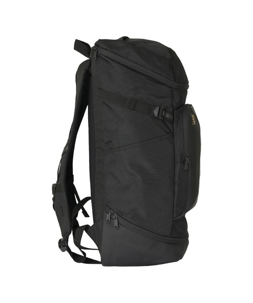 NEW BALANCE(ニューバランス)の「トップローディングバックパック40L(バックパック/リュック・メンズ・ブラック×ゴールド/ブラック×ホワイト・ONE SIZE)」の9枚目の写真