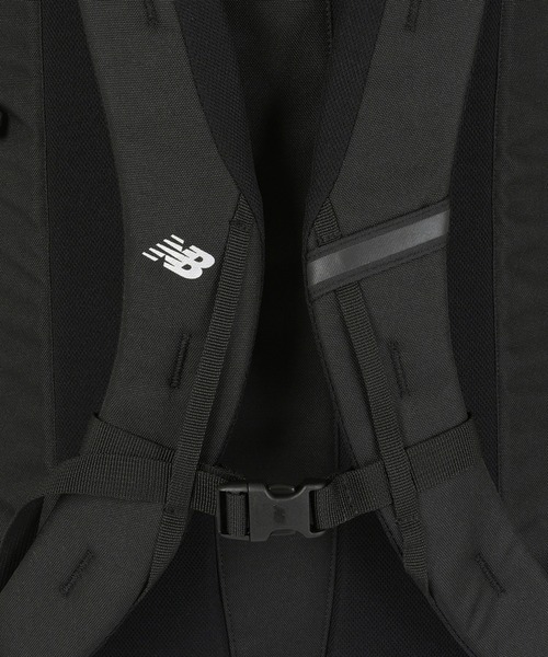NEW BALANCE(ニューバランス)の「トップローディングバックパック40L(バックパック/リュック・メンズ・ブラック×ゴールド/ブラック×ホワイト・ONE SIZE)」の6枚目の写真