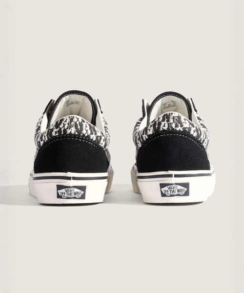 VANS(バンズ)の「オールドスクール / Old Skool BLACK/MARSHMALLOW VN000E9TBPT1(スニーカー・メンズ・ブラック×ホワイト・12/11/10.5/10/9.5/9/8.5/8/7.5/7/6.5/6/5.5/5)」の4枚目の写真