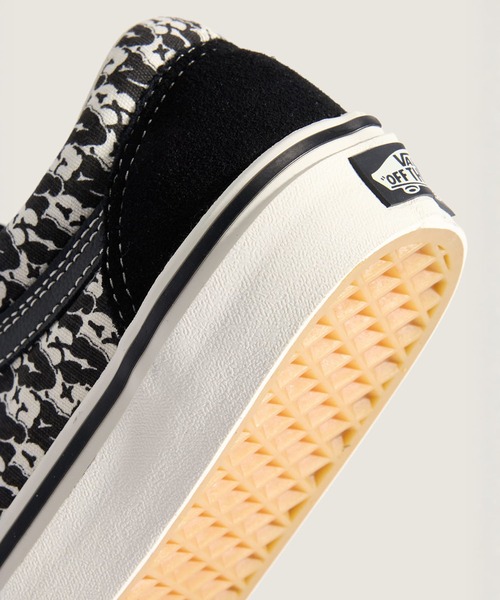 VANS(バンズ)の「オールドスクール / Old Skool BLACK/MARSHMALLOW VN000E9TBPT1(スニーカー・メンズ・ブラック×ホワイト・12/11/10.5/10/9.5/9/8.5/8/7.5/7/6.5/6/5.5/5)」の5枚目の写真