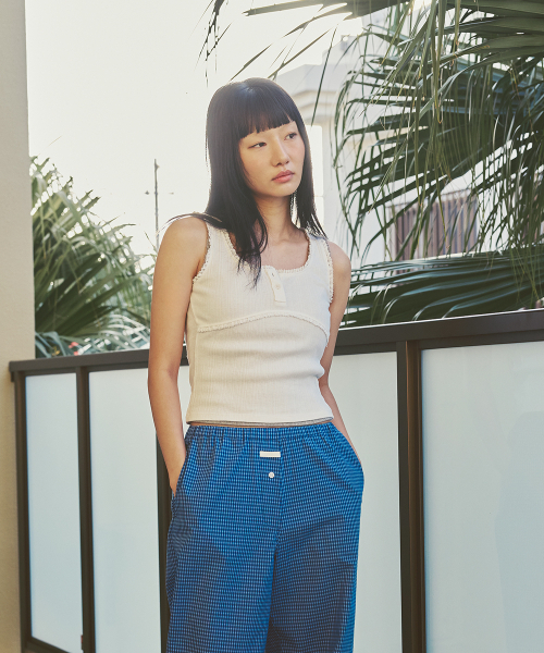 AFTERHOURS（アフターアワーズ）の「LACE BUTTON SLEEVELESS TOP V2 (WHITE)（Tシャツ/カットソー・レディース・その他・FREE）」の3枚目の写真