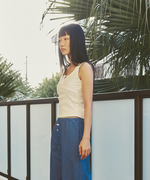 AFTERHOURS（アフターアワーズ）の「LACE BUTTON SLEEVELESS TOP V2 (WHITE)（Tシャツ/カットソー・レディース・その他・FREE）」の4枚目の写真