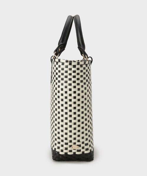 INDIVI(インディヴィ)の「【配色デザイン】メルカド編みスクエアバッグ(トートバッグ・レディース・ダークブラウン系4/ブラック系4・00)」の10枚目の写真