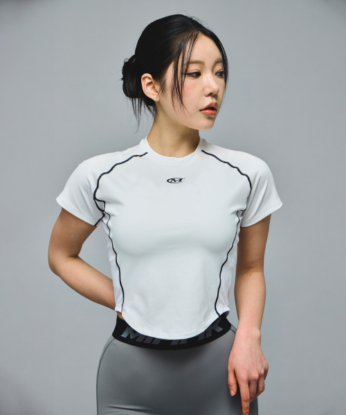 MIHAK(ミハク)の「シンボルロゴアクティブショートスリーブ(ホワイト)(Tシャツ/カットソー・レディース・その他・1/2)」の4枚目の写真