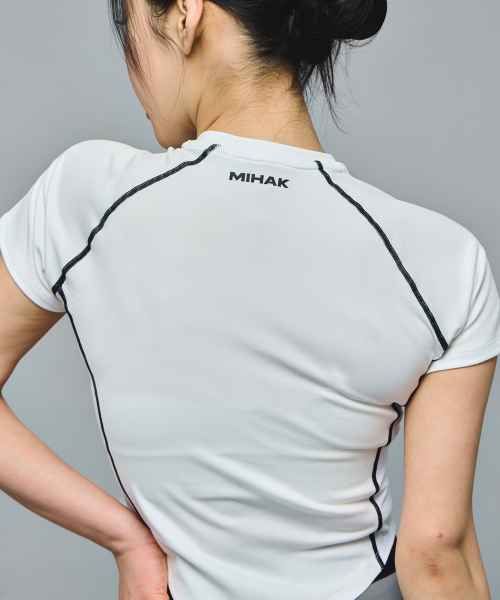 MIHAK(ミハク)の「シンボルロゴアクティブショートスリーブ(ホワイト)(Tシャツ/カットソー・レディース・その他・1/2)」の5枚目の写真