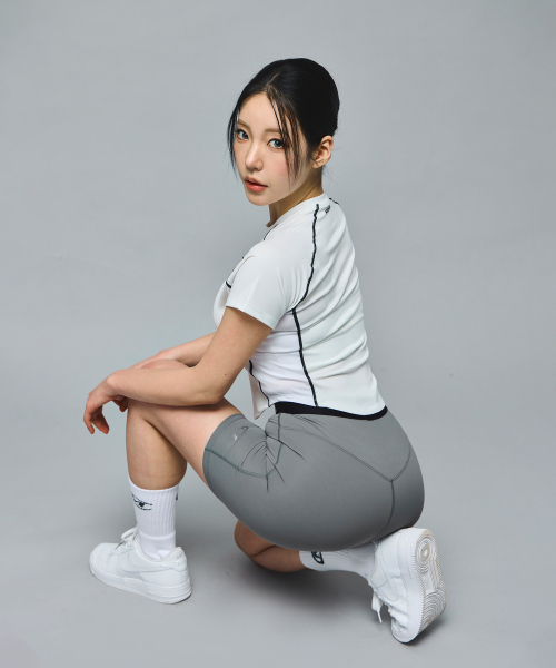 MIHAK(ミハク)の「シンボルロゴアクティブショートスリーブ(ホワイト)(Tシャツ/カットソー・レディース・その他・1/2)」の7枚目の写真