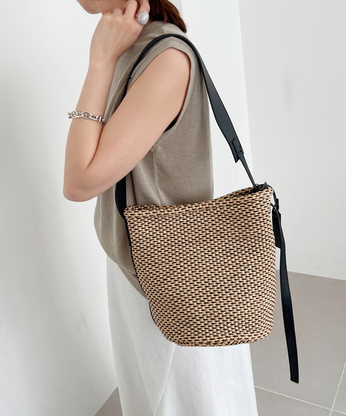marco masi(マルコマージ)の「MARCOMASI /マルコマージbucket bag(ショルダーバッグ・レディース・ブラウン/ベージュ・FREE)」の2枚目の写真